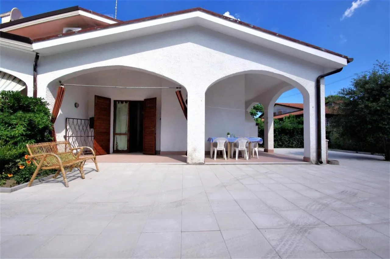 Villa Elia Con Grande Giardino Recintato E Posto Auto A Due Passi Dal Mare Lido di Pomposa 0*,  Italy
